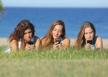teenagers-technology-smart-phones
